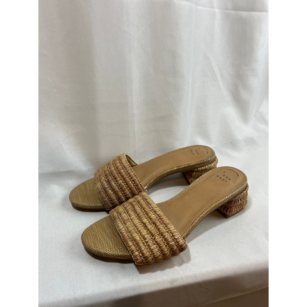 A New Day Tan Woven Straw Slide Sandals Memory Foam Block Heel Womens 9